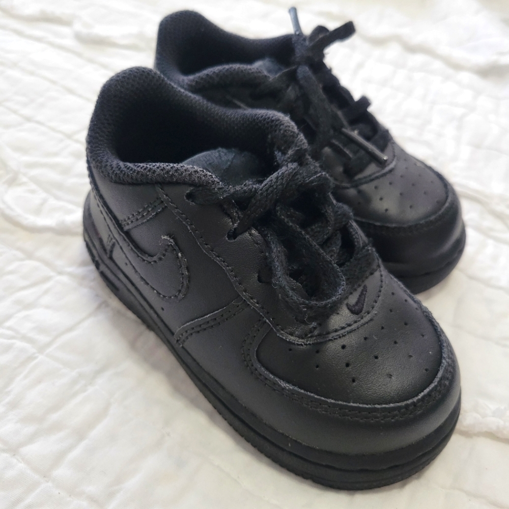 2/$40 Nike Air Force 1 Sneakers All Black Leather Like New 6C